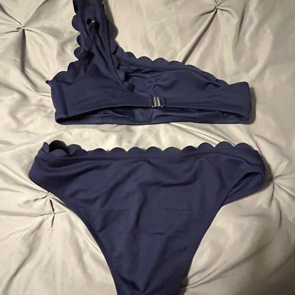 Cupshe bikini never worn tried on once - Picture 3 of 3